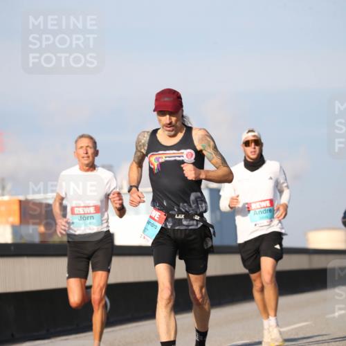 03.10.2025 - Köhlbrandbrückenlauf Jannik Wohlers http://msf.ph/oto/9076372 03.10.2025 09:42:56 Position 3 1048 meine-sportfotos.de