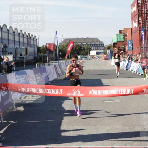 03.10.2025 - Köhlbrandbrückenlauf Jannik Wohlers http://msf.ph/oto/9076395 03.10.2025 12:46:49 Ziel 4027, 6483, 6516, 6740 meine-sportfotos.de