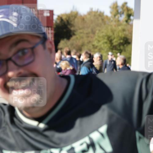 03.10.2025 - Köhlbrandbrückenlauf Jannik Wohlers http://msf.ph/oto/9076401 03.10.2025 13:17:01 Ziel 4168, 4242, 4331, 4359, 4361, 4605, 4861, 4978, 4982, 5033, 5053, 5073, 5087, 5090, 5100, 5166, 5302, 5385, 5386, 5453, 5467, 5479, 5840, 6286, 6474, 6623, 6626, 6658 meine-sportfotos.de