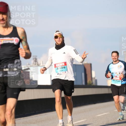 03.10.2025 - Köhlbrandbrückenlauf Jannik Wohlers http://msf.ph/oto/9076417 03.10.2025 09:42:57 Position 3 3494, 2879 meine-sportfotos.de