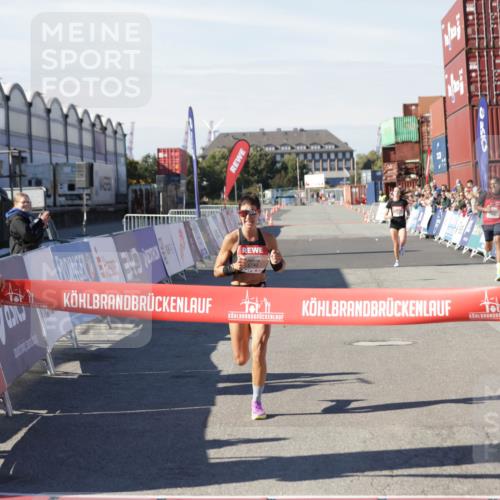 03.10.2025 - Köhlbrandbrückenlauf Jannik Wohlers http://msf.ph/oto/9076428 03.10.2025 12:46:49 Ziel 4027, 6483, 6516, 6740 meine-sportfotos.de