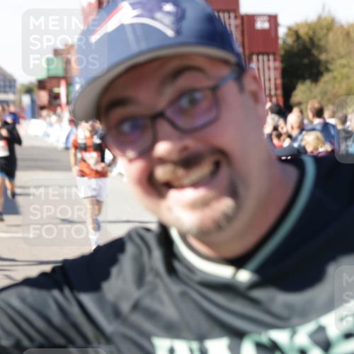 03.10.2025 - Köhlbrandbrückenlauf Jannik Wohlers http://msf.ph/oto/9076430 03.10.2025 13:17:01 Ziel 4168, 4242, 4331, 4359, 4361, 4605, 4861, 4978, 4982, 5033, 5053, 5073, 5087, 5090, 5100, 5166, 5302, 5385, 5386, 5453, 5467, 5479, 5840, 6286, 6474, 6623, 6626, 6658 meine-sportfotos.de