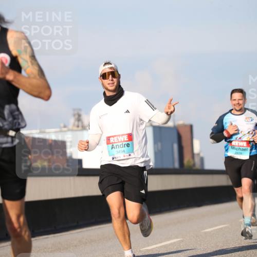 03.10.2025 - Köhlbrandbrückenlauf Jannik Wohlers http://msf.ph/oto/9076432 03.10.2025 09:42:57 Position 3 3494, 2879 meine-sportfotos.de