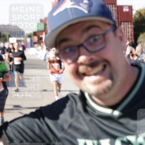 03.10.2025 - Köhlbrandbrückenlauf Jannik Wohlers http://msf.ph/oto/9076439 03.10.2025 13:17:01 Ziel 4168, 4242, 4331, 4359, 4361, 4605, 4861, 4978, 4982, 5033, 5053, 5073, 5087, 5090, 5100, 5166, 5302, 5385, 5386, 5453, 5467, 5479, 5840, 6286, 6474, 6623, 6626, 6658 meine-sportfotos.de
