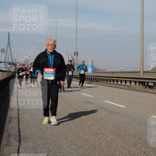 03.10.2025 - Köhlbrandbrückenlauf Fabian Wolf http://msf.ph/oto/9076445 03.10.2025 10:15:25 Position 3 3096, 3 meine-sportfotos.de