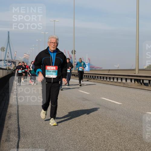 03.10.2025 - Köhlbrandbrückenlauf Fabian Wolf http://msf.ph/oto/9076454 03.10.2025 10:15:25 Position 3 3096 meine-sportfotos.de