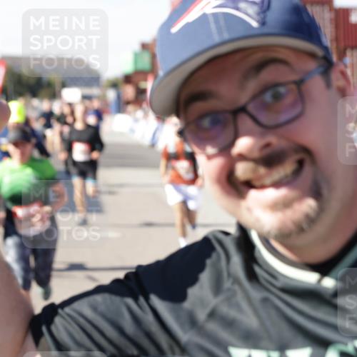 03.10.2025 - Köhlbrandbrückenlauf Jannik Wohlers http://msf.ph/oto/9076456 03.10.2025 13:17:01 Ziel 4168, 4242, 4331, 4359, 4361, 4605, 4861, 4978, 4982, 5033, 5053, 5073, 5087, 5090, 5100, 5166, 5302, 5385, 5386, 5453, 5467, 5479, 5840, 6286, 6474, 6623, 6626, 6658 meine-sportfotos.de