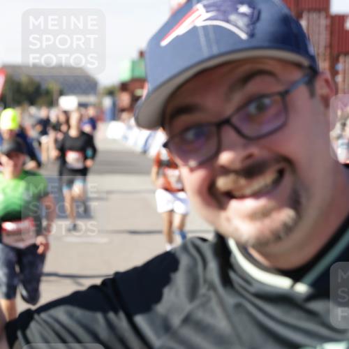 03.10.2025 - Köhlbrandbrückenlauf Jannik Wohlers http://msf.ph/oto/9076461 03.10.2025 13:17:01 Ziel 4168, 4242, 4331, 4359, 4361, 4605, 4861, 4978, 4982, 5033, 5053, 5073, 5087, 5090, 5100, 5166, 5302, 5385, 5386, 5453, 5467, 5479, 5840, 6286, 6474, 6623, 6626, 6658 meine-sportfotos.de
