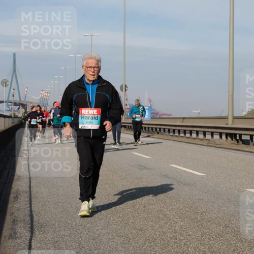 03.10.2025 - Köhlbrandbrückenlauf Fabian Wolf http://msf.ph/oto/9076467 03.10.2025 10:15:25 Position 3 3096 meine-sportfotos.de
