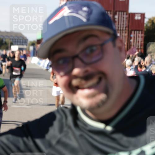 03.10.2025 - Köhlbrandbrückenlauf Jannik Wohlers http://msf.ph/oto/9076469 03.10.2025 13:17:01 Ziel 4168, 4242, 4331, 4359, 4361, 4605, 4861, 4978, 4982, 5033, 5053, 5073, 5087, 5090, 5100, 5166, 5302, 5385, 5386, 5453, 5467, 5479, 5840, 6286, 6474, 6623, 6626, 6658 meine-sportfotos.de