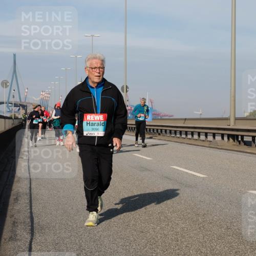 03.10.2025 - Köhlbrandbrückenlauf Fabian Wolf http://msf.ph/oto/9076478 03.10.2025 10:15:25 Position 3 3096 meine-sportfotos.de