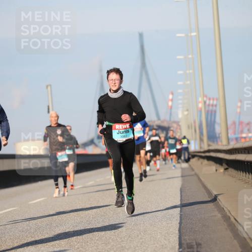 03.10.2025 - Köhlbrandbrückenlauf Jannik Wohlers http://msf.ph/oto/9076481 03.10.2025 09:42:59 Position 3 3083 meine-sportfotos.de