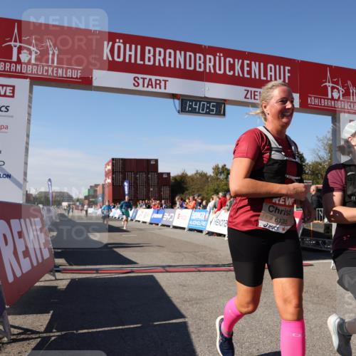 03.10.2025 - Köhlbrandbrückenlauf Lena Gebhardt http://msf.ph/oto/9076484 03.10.2025 13:40:52 Ziel 5495, 5496, 6134, 6135 meine-sportfotos.de