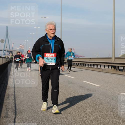 03.10.2025 - Köhlbrandbrückenlauf Fabian Wolf http://msf.ph/oto/9076488 03.10.2025 10:15:26 Position 3 3096 meine-sportfotos.de