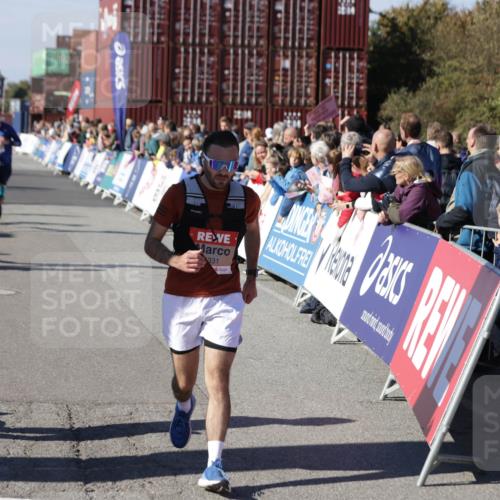 03.10.2025 - Köhlbrandbrückenlauf Jannik Wohlers http://msf.ph/oto/9076503 03.10.2025 13:17:03 Ziel 4168, 4242, 4331, 4359, 4361, 4605, 4861, 4978, 4982, 5033, 5073, 5087, 5090, 5100, 5302, 5453, 5467, 5479, 5840, 6474, 6623, 6626, 6658 meine-sportfotos.de