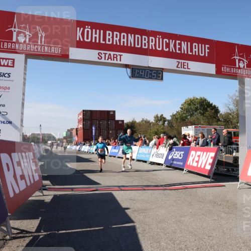 03.10.2025 - Köhlbrandbrückenlauf Lena Gebhardt http://msf.ph/oto/9076510 03.10.2025 13:40:53 Ziel 5495, 5496, 6134, 6135 meine-sportfotos.de