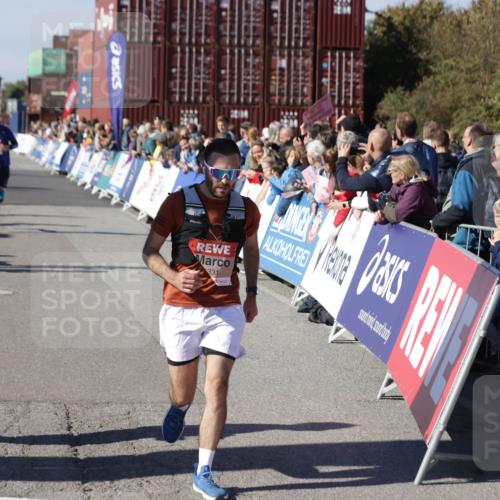 03.10.2025 - Köhlbrandbrückenlauf Jannik Wohlers http://msf.ph/oto/9076513 03.10.2025 13:17:03 Ziel 4168, 4242, 4331, 4359, 4361, 4605, 4861, 4978, 4982, 5033, 5073, 5087, 5090, 5100, 5302, 5453, 5467, 5479, 5840, 6474, 6623, 6626, 6658 meine-sportfotos.de