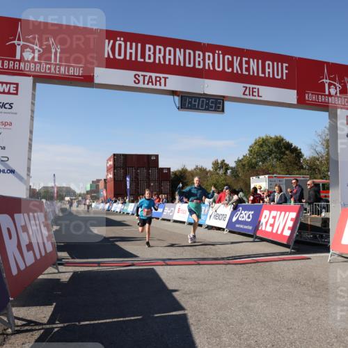 03.10.2025 - Köhlbrandbrückenlauf Lena Gebhardt http://msf.ph/oto/9076525 03.10.2025 13:40:54 Ziel 5495, 5496, 6134, 6135 meine-sportfotos.de