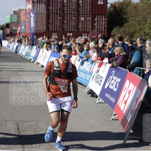 03.10.2025 - Köhlbrandbrückenlauf Jannik Wohlers http://msf.ph/oto/9076535 03.10.2025 13:17:03 Ziel 4168, 4242, 4331, 4359, 4361, 4605, 4861, 4978, 4982, 5033, 5073, 5087, 5090, 5100, 5302, 5453, 5467, 5479, 5840, 6474, 6623, 6626, 6658 meine-sportfotos.de