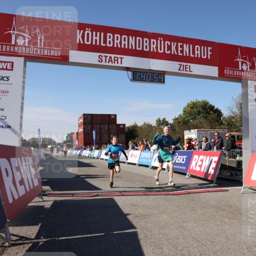 03.10.2025 - Köhlbrandbrückenlauf Lena Gebhardt http://msf.ph/oto/9076547 03.10.2025 13:40:54 Ziel 5495, 5496, 6134, 6135 meine-sportfotos.de