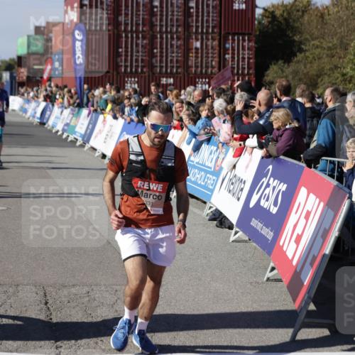 03.10.2025 - Köhlbrandbrückenlauf Jannik Wohlers http://msf.ph/oto/9076548 03.10.2025 13:17:03 Ziel 4168, 4242, 4331, 4359, 4361, 4605, 4861, 4978, 4982, 5033, 5073, 5087, 5090, 5100, 5302, 5453, 5467, 5479, 5840, 6474, 6623, 6626, 6658 meine-sportfotos.de