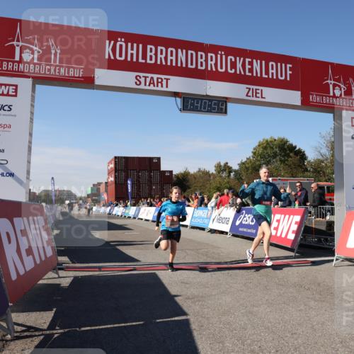 03.10.2025 - Köhlbrandbrückenlauf Lena Gebhardt http://msf.ph/oto/9076562 03.10.2025 13:40:55 Ziel 5495, 5496, 6134, 6135 meine-sportfotos.de