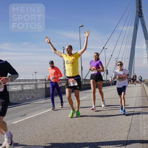 03.10.2025 - Köhlbrandbrückenlauf Michael Burmester http://msf.ph/oto/9076563 03.10.2025 12:41:42 Position 2 4063 meine-sportfotos.de