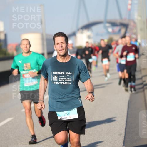 03.10.2025 - Köhlbrandbrückenlauf Jannik Wohlers http://msf.ph/oto/9076564 03.10.2025 09:43:15 Position 3 1036, 2024, 44, 1860, 3223 meine-sportfotos.de