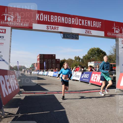 03.10.2025 - Köhlbrandbrückenlauf Lena Gebhardt http://msf.ph/oto/9076573 03.10.2025 13:40:55 Ziel 5495, 5496, 6134, 6135 meine-sportfotos.de