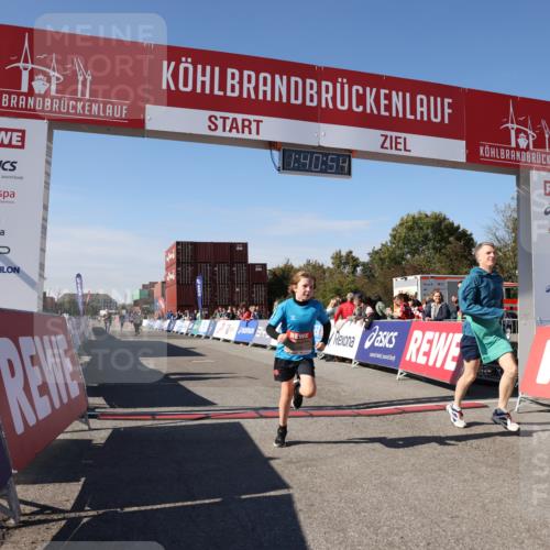03.10.2025 - Köhlbrandbrückenlauf Lena Gebhardt http://msf.ph/oto/9076584 03.10.2025 13:40:55 Ziel 5495, 5496, 6134, 6135 meine-sportfotos.de