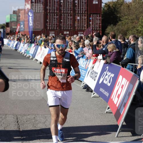 03.10.2025 - Köhlbrandbrückenlauf Jannik Wohlers http://msf.ph/oto/9076587 03.10.2025 13:17:03 Ziel 4168, 4242, 4331, 4359, 4361, 4605, 4861, 4978, 4982, 5033, 5073, 5087, 5090, 5100, 5302, 5453, 5467, 5479, 5840, 6474, 6623, 6626, 6658 meine-sportfotos.de