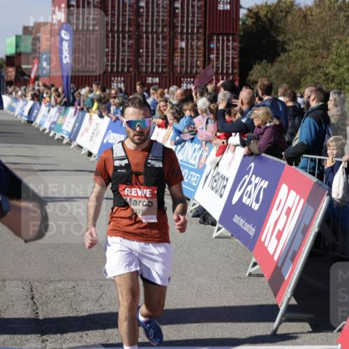 03.10.2025 - Köhlbrandbrückenlauf Jannik Wohlers http://msf.ph/oto/9076603 03.10.2025 13:17:03 Ziel 4168, 4242, 4331, 4359, 4361, 4605, 4861, 4978, 4982, 5033, 5073, 5087, 5090, 5100, 5302, 5453, 5467, 5479, 5840, 6474, 6623, 6626, 6658 meine-sportfotos.de