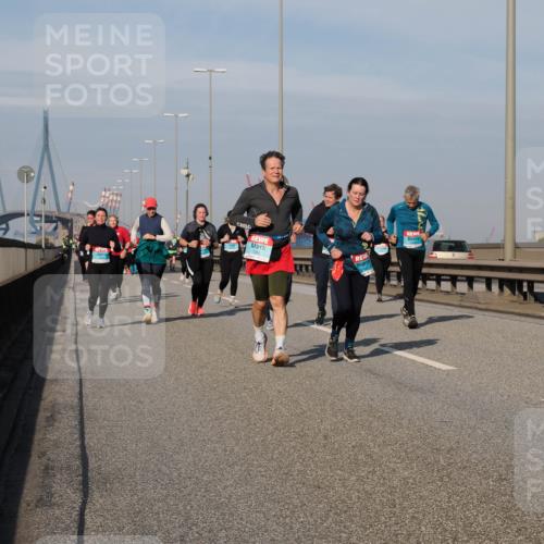 03.10.2025 - Köhlbrandbrückenlauf Fabian Wolf http://msf.ph/oto/9076606 03.10.2025 10:15:29 Position 3 1256, 2442 meine-sportfotos.de