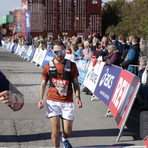 03.10.2025 - Köhlbrandbrückenlauf Jannik Wohlers http://msf.ph/oto/9076614 03.10.2025 13:17:04 Ziel 4168, 4242, 4331, 4359, 4361, 4605, 4861, 4978, 4982, 5033, 5073, 5087, 5090, 5100, 5302, 5453, 5467, 5479, 5667, 5840, 6474, 6623, 6626, 6658 meine-sportfotos.de