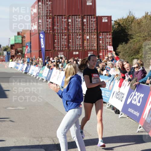 03.10.2025 - Köhlbrandbrückenlauf Jannik Wohlers http://msf.ph/oto/9076618 03.10.2025 12:46:54 Ziel 6483, 6516, 6740 meine-sportfotos.de