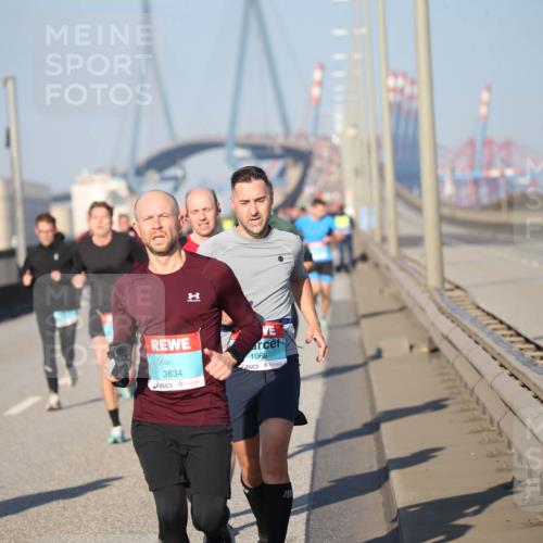03.10.2025 - Köhlbrandbrückenlauf Jannik Wohlers http://msf.ph/oto/9076623 03.10.2025 09:43:21 Position 3 1, 3834, 1069 meine-sportfotos.de