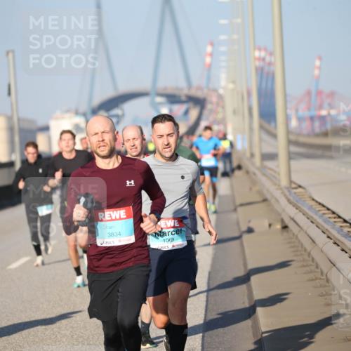 03.10.2025 - Köhlbrandbrückenlauf Jannik Wohlers http://msf.ph/oto/9076629 03.10.2025 09:43:21 Position 3 1, 3834, 1069 meine-sportfotos.de