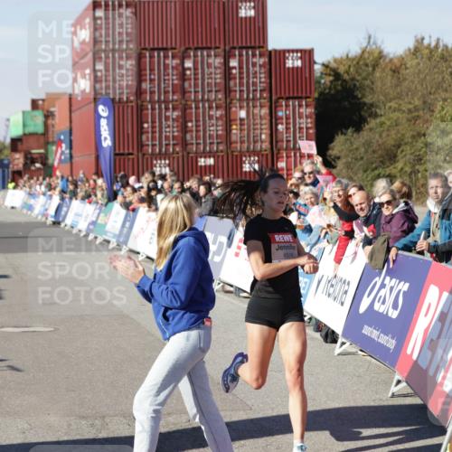 03.10.2025 - Köhlbrandbrückenlauf Jannik Wohlers http://msf.ph/oto/9076638 03.10.2025 12:46:54 Ziel 6483, 6516, 6740 meine-sportfotos.de
