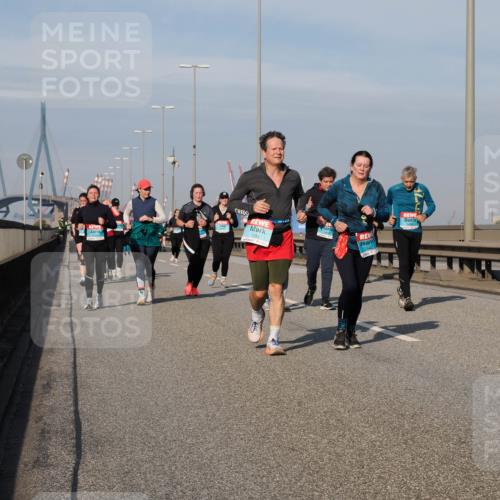 03.10.2025 - Köhlbrandbrückenlauf Fabian Wolf http://msf.ph/oto/9076645 03.10.2025 10:15:30 Position 3 1256, 2442 meine-sportfotos.de