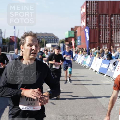 03.10.2025 - Köhlbrandbrückenlauf Jannik Wohlers http://msf.ph/oto/9076659 03.10.2025 13:17:04 Ziel 4168, 4242, 4331, 4359, 4361, 4605, 4861, 4978, 4982, 5033, 5073, 5087, 5090, 5100, 5302, 5453, 5467, 5479, 5667, 5840, 6474, 6623, 6626, 6658 meine-sportfotos.de