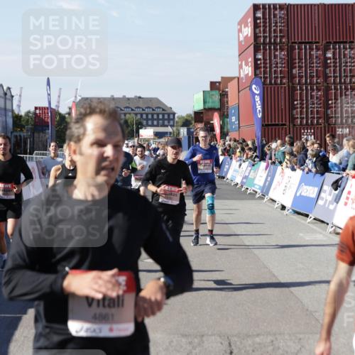 03.10.2025 - Köhlbrandbrückenlauf Jannik Wohlers http://msf.ph/oto/9076674 03.10.2025 13:17:04 Ziel 4168, 4242, 4331, 4359, 4361, 4605, 4861, 4978, 4982, 5033, 5073, 5087, 5090, 5100, 5302, 5453, 5467, 5479, 5667, 5840, 6474, 6623, 6626, 6658 meine-sportfotos.de