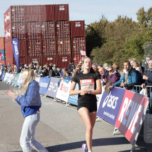 03.10.2025 - Köhlbrandbrückenlauf Jannik Wohlers http://msf.ph/oto/9076678 03.10.2025 12:46:54 Ziel 6483, 6516, 6740 meine-sportfotos.de