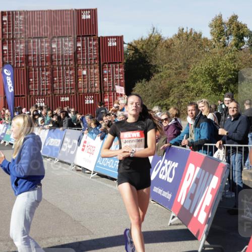 03.10.2025 - Köhlbrandbrückenlauf Jannik Wohlers http://msf.ph/oto/9076685 03.10.2025 12:46:54 Ziel 6483, 6516, 6740 meine-sportfotos.de