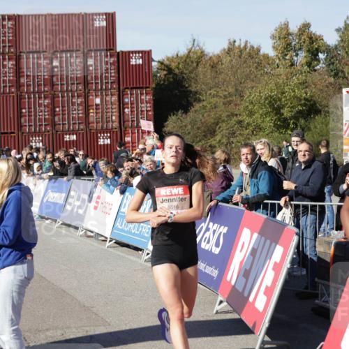 03.10.2025 - Köhlbrandbrückenlauf Jannik Wohlers http://msf.ph/oto/9076692 03.10.2025 12:46:54 Ziel 6483, 6516, 6740 meine-sportfotos.de