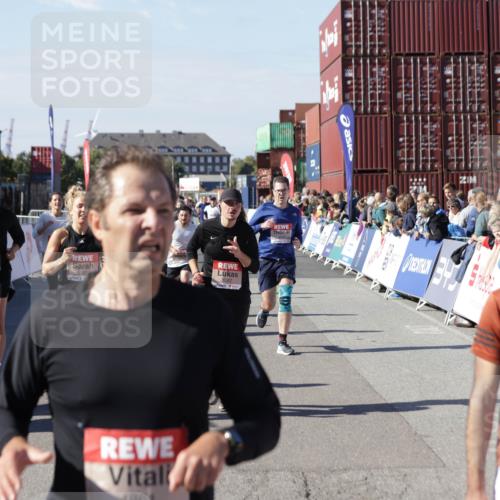 03.10.2025 - Köhlbrandbrückenlauf Jannik Wohlers http://msf.ph/oto/9076697 03.10.2025 13:17:05 Ziel 4242, 4331, 4359, 4361, 4861, 4978, 4982, 5033, 5073, 5087, 5090, 5100, 5302, 5479, 5667, 5840, 6474, 6623, 6626, 6658 meine-sportfotos.de