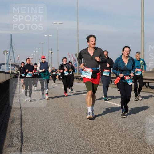 03.10.2025 - Köhlbrandbrückenlauf Fabian Wolf http://msf.ph/oto/9076703 03.10.2025 10:15:31 Position 3 1819, 3437, 1256, 2442, 200 meine-sportfotos.de