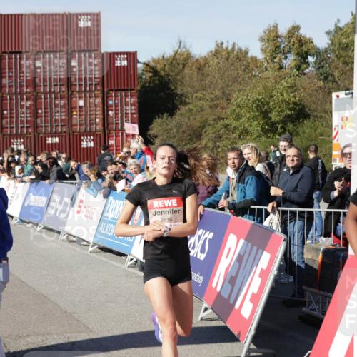 03.10.2025 - Köhlbrandbrückenlauf Jannik Wohlers http://msf.ph/oto/9076704 03.10.2025 12:46:54 Ziel 6483, 6516, 6740 meine-sportfotos.de