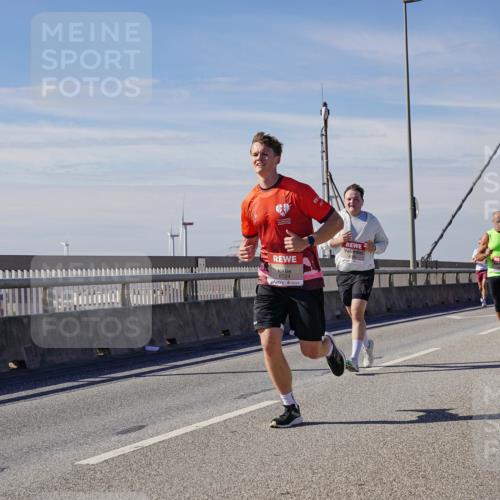 03.10.2025 - Köhlbrandbrückenlauf Michael Burmester http://msf.ph/oto/9076705 03.10.2025 12:41:50 Position 2 6724 meine-sportfotos.de