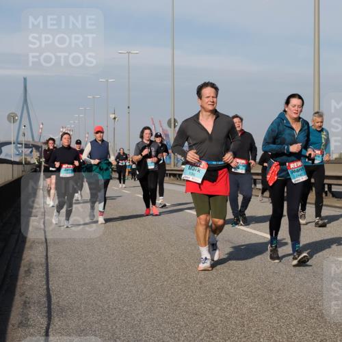 03.10.2025 - Köhlbrandbrückenlauf Fabian Wolf http://msf.ph/oto/9076713 03.10.2025 10:15:31 Position 3 1819, 1256, 2442 meine-sportfotos.de