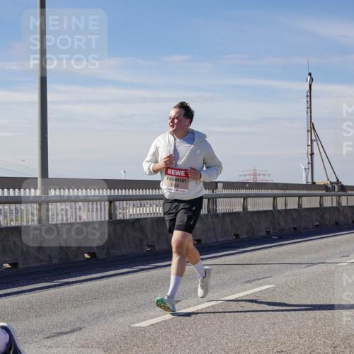 03.10.2025 - Köhlbrandbrückenlauf Michael Burmester http://msf.ph/oto/9076714 03.10.2025 12:41:51 Position 2 4856 meine-sportfotos.de